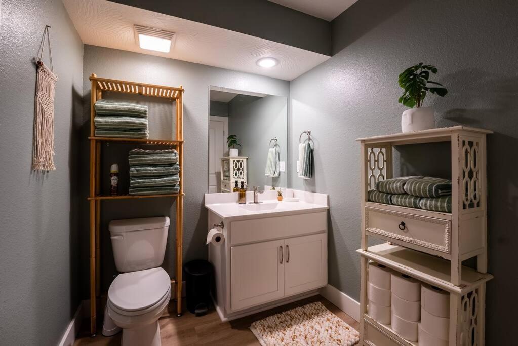 Pet Friendly Boho Condo With Pool--Fitness Center--Next To The Branson Landing--Close To Convention Center And Kanakuk Esterno foto
