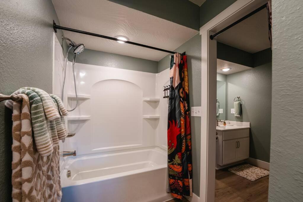 Pet Friendly Boho Condo With Pool--Fitness Center--Next To The Branson Landing--Close To Convention Center And Kanakuk Esterno foto