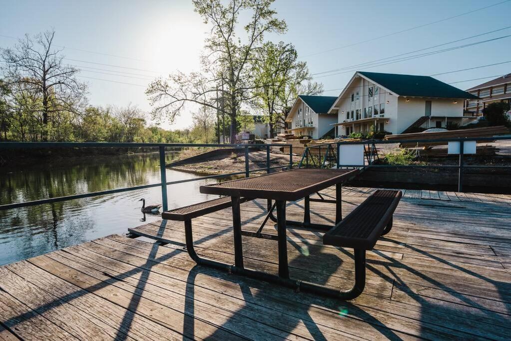 Pet Friendly Boho Condo With Pool--Fitness Center--Next To The Branson Landing--Close To Convention Center And Kanakuk Esterno foto